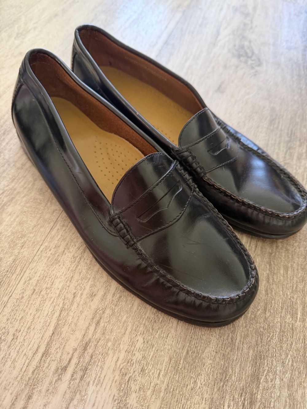 Women's Weejuns Black Penny Loafers — Sleek Leather Flats